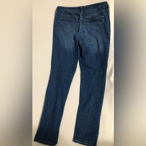 Gently worn. Pet and smoke free home.